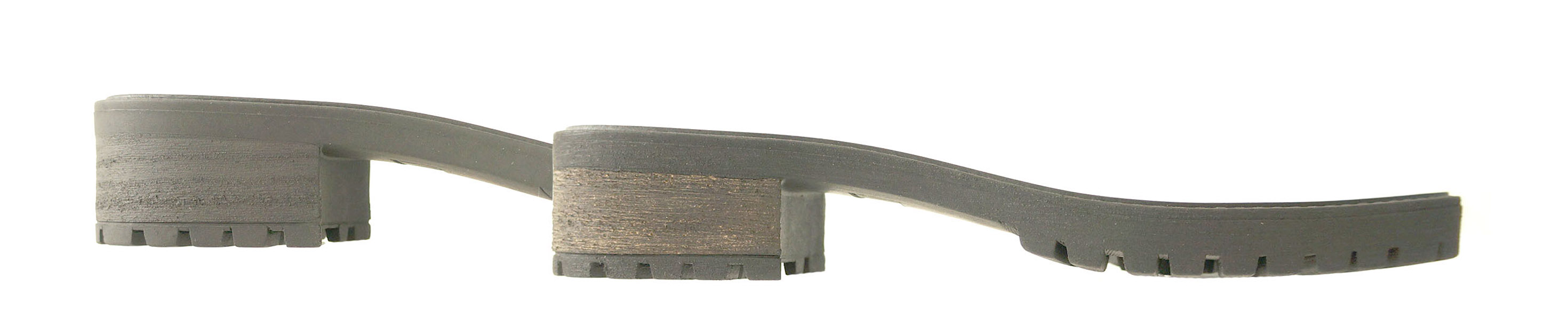 WYKOŃCZENIE WKŁADKI W OBCASIE ZA POMOCĄ SZCZOTKI DRUCIANEJ 